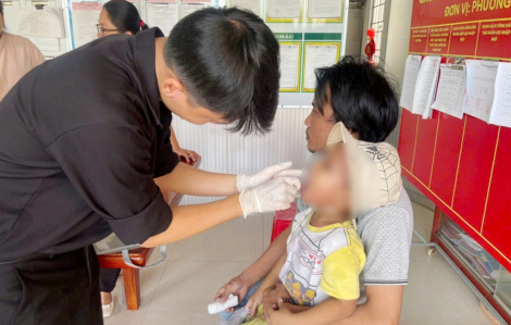 Hội Liên hiệp Phụ nữ phường hỗ trợ xét nghiệm ADN cho 3 bé để nhận cha