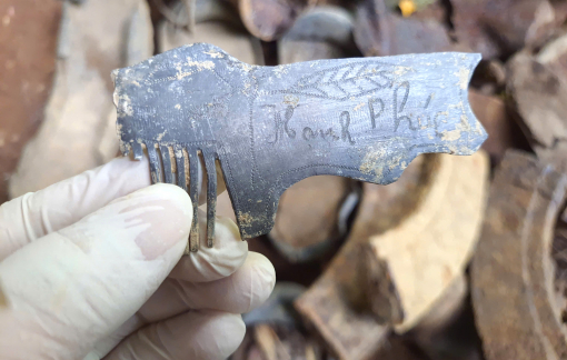 Phát hiện mảnh lược khắc chữ “hạnh phúc” cạnh hài cốt liệt sĩ ở Lào