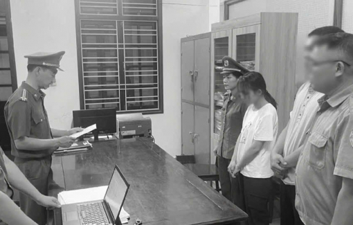 Tạm giữ hình sự bảo mẫu bạo hành 2 trẻ ở Quảng Nam