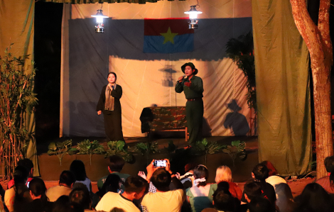 Địa đạo Củ Chi đêm hay ngày đều đông khách