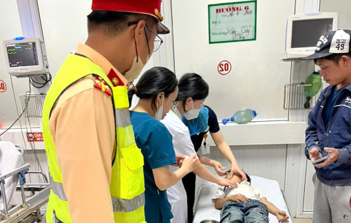 CSGT hỗ trợ người dân đưa bệnh nhi 4 tuổi nguy kịch đi cấp cứu