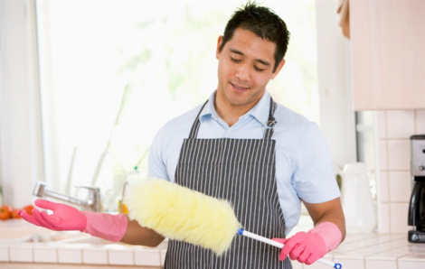 Thất vọng vì chồng lười kiếm tiền, lấy cớ giúp vợ việc nhà để trốn đi làm