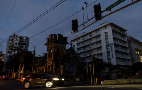 Puerto Rico chìm trong bóng tối do sự cố lưới điện