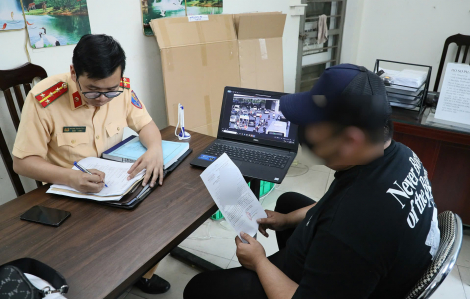 Nhiều người đi xe máy ngỡ ngàng khi bị phạt nguội