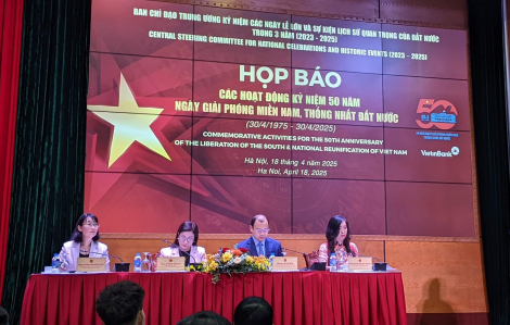 Lần đầu tiên khối kiều bào tham gia diễu hành mừng 50 năm thống nhất đất nước