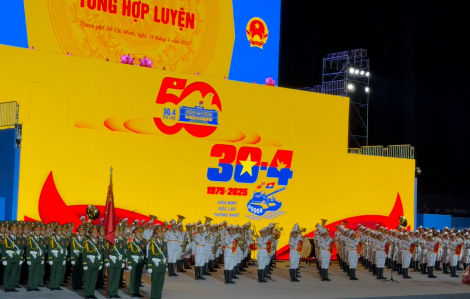 Không khí khẩn trương trong lần đầu tổng hợp luyện diễu binh, diễu hành tại TPHCM