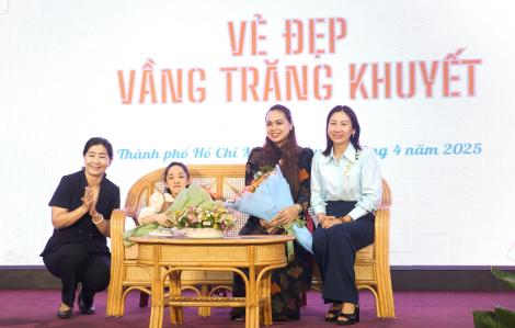 Lấp lánh vẻ đẹp từ những “vầng trăng khuyết”