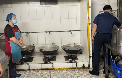 Phát hiện cơ sở cung cấp suất ăn trường học không đảm bảo vệ sinh