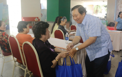 Phụ nữ quận 11 tổ chức hoạt động tri ân Mẹ Việt Nam Anh hùng, nữ thương binh