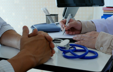 Nếu sữa gây ảnh hưởng sức khỏe, cơ sở y tế cho người bệnh dùng phải chịu trách nhiệm