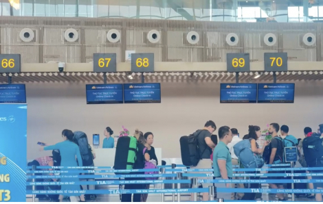 Khách hào hứng trải nghiệm nhà ga mới tại Tân Sơn Nhất