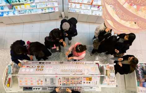 Người dân Mỹ đổ xô mua mỹ phẩm Hàn Quốc trước khi giá tăng do thuế