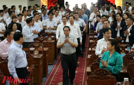 Thủ tướng tiếp xúc cử tri là doanh nhân, doanh nghiệp tiêu biểu ở TP Cần Thơ