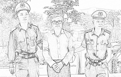 Hình ảnh dẫn giải cựu Thứ trưởng Bộ Công thương Hoàng Quốc Vượng đến tòa