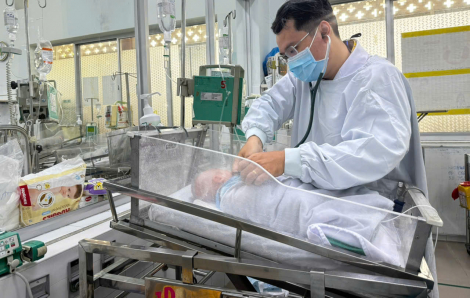 Làm sao biết trẻ đau bụng do bị xoắn ruột?