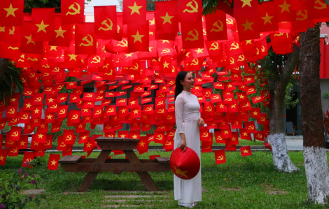 Cố đô Huế rực rỡ cờ Tổ quốc chào mừng kỷ niệm 30/4