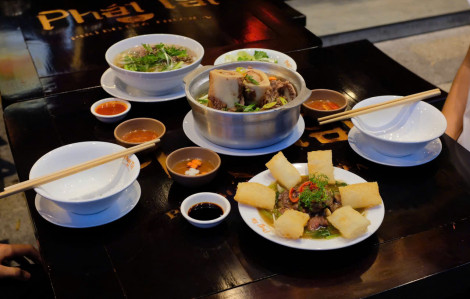 Quán phở, cháo sườn mở cửa đến 3g sáng ngay quận 1