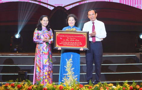 Anh hùng Lao động Mai Kiều Liên được vinh danh cá nhân tiêu biểu của TPHCM dịp 50 năm thống nhất