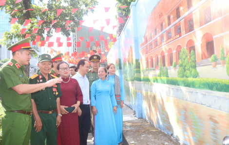 Khánh thành bích hoạ “Việt Nam tươi đẹp” và đường cờ chào mừng 50 năm thống nhất non sông