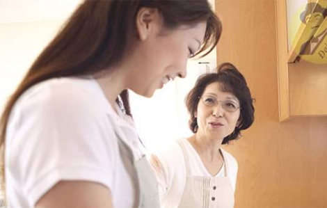 Làm dâu 9 năm trời, tôi mới được mẹ chồng thương yêu