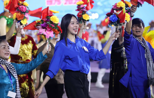 Dàn nghệ sĩ tham gia diễu hành kỷ niệm 50 năm thống nhất đất nước
