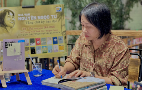 Dậy từ 5 giờ sáng, từ Long An lên TPHCM để xin chữ ký Nguyễn Ngọc Tư