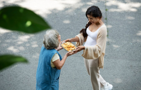 Mẹ chồng sống “bao đồng”