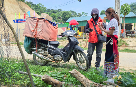 Khi shipper về bản