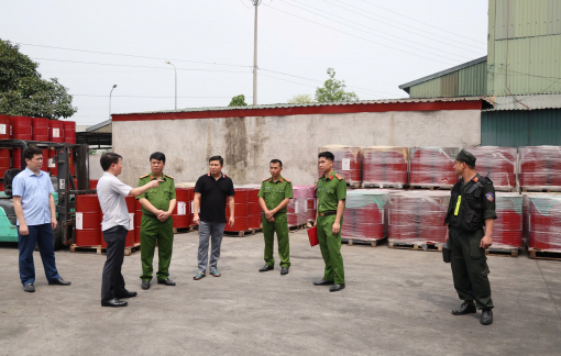 Phát hiện hàng ngàn tấn bột ngọt, hạt nêm giả
