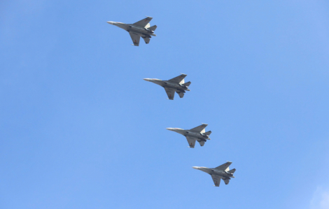 Mãn nhãn với màn trình diễn của trực thăng, tiêm kích trên bầu trời TPHCM