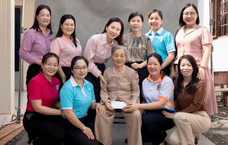 Hội LHPN TPHCM thăm hỏi, chúc sức khỏe 57 Mẹ Việt Nam Anh hùng