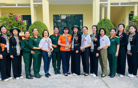 Thăm, động viên lực lượng huấn luyện tham gia diễu binh, diễu hành