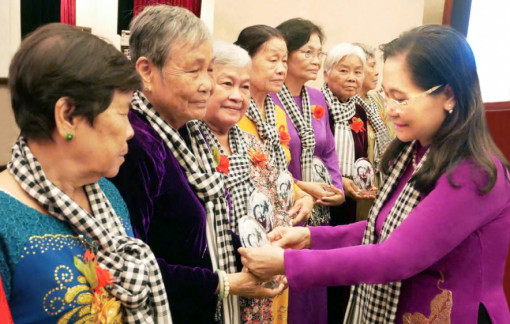 Dấu ấn phụ nữ trong đại thắng mùa xuân