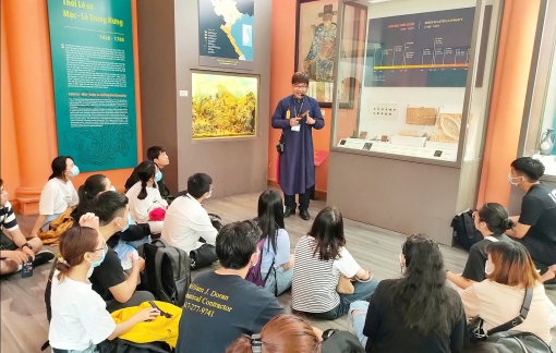 Dạy con học sử: Hãy bắt đầu từ ngọn lửa tự hào
