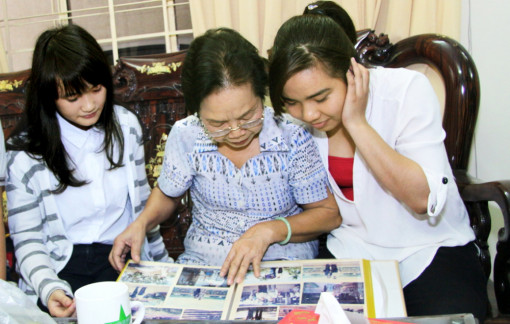 Những đôi gót hồng in dấu son lịch sử