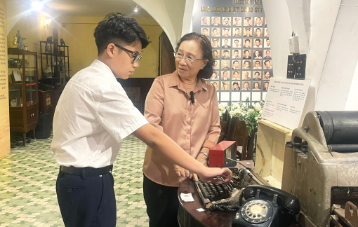 Tình yêu lịch sử sao có thể nuôi lớn bằng điểm số?