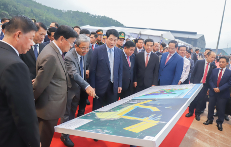 Chủ tịch nước Lương Cường và Tổng bí thư Lào dự khánh thành bến cảng ngàn tỉ