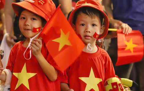 Lặn lội trăm cây số đến TPHCM xem trình diễn 10.500 drone