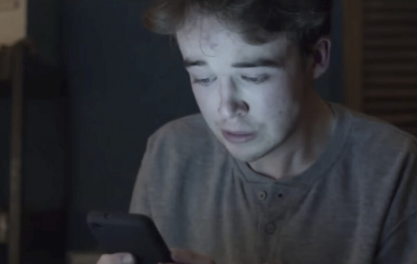 Shut Up and Dance: Khi mạng xã hội trở thành “pháp đình”