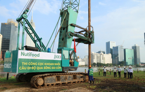 Dự án Cầu đi bộ qua sông Sài Gòn chính thức thực hiện mũi khoan cọc đầu tiên