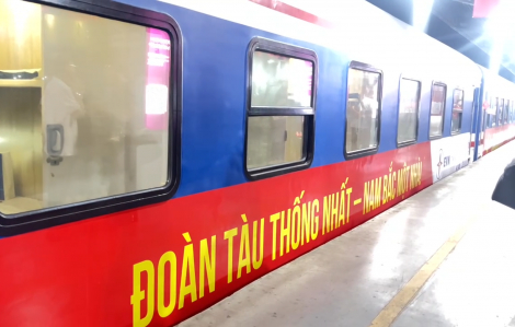 Nhiều bạn trẻ hào hứng trải nghiệm chuyến tàu Thống Nhất
