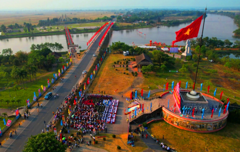 Lễ Thượng cờ “Thống nhất non sông” tại đôi bờ Hiền Lương - Bến Hải