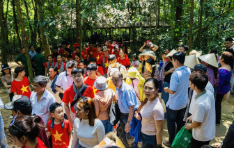 Địa đạo Củ Chi, Suối Tiên đông khách dịp lễ 30/4 - 1/5