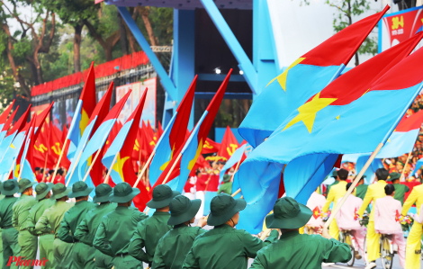 Những bờ lưng 'tuyệt đối điện ảnh' ở đại lễ 30/4