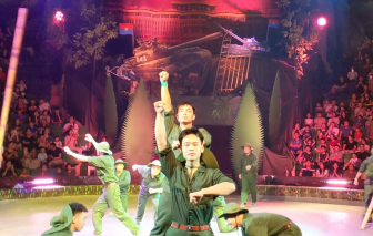Đến Rạp xiếc Trung ương, hòa vào cảm xúc non sông
