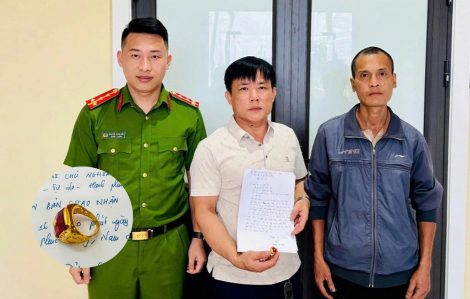 Người đàn ông gom phế liệu nhặt được nhẫn vàng trong túi rác