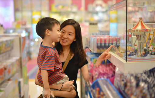 Trẻ nghiện “xé túi mù” nguy hiểm ra sao?