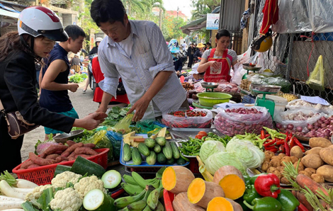 Ra chợ phụ việc cho vợ