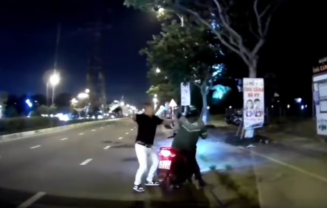 Tài xế Grab ở Đà Nẵng bị khách dùng mũ bảo hiểm đập tới tấp lên đầu