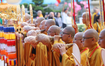 Hàng ngàn tăng ni từ các nước đến Vesak LHQ 2025 mong lan tỏa lòng từ bi và hòa bình cho thế giới